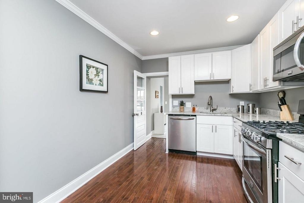 1505 Clarkson Street - Photo 4