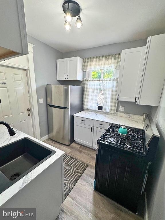 548 Radnor Avenue - Photo 3