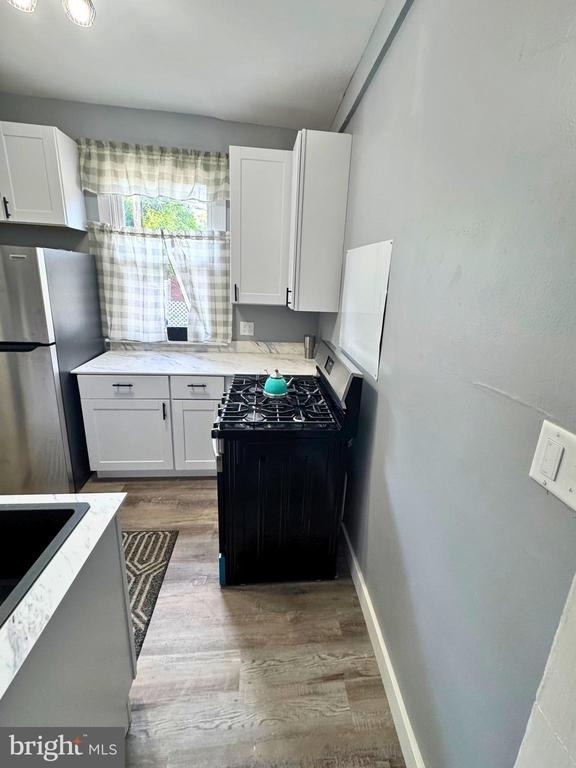 548 Radnor Avenue - Photo 2