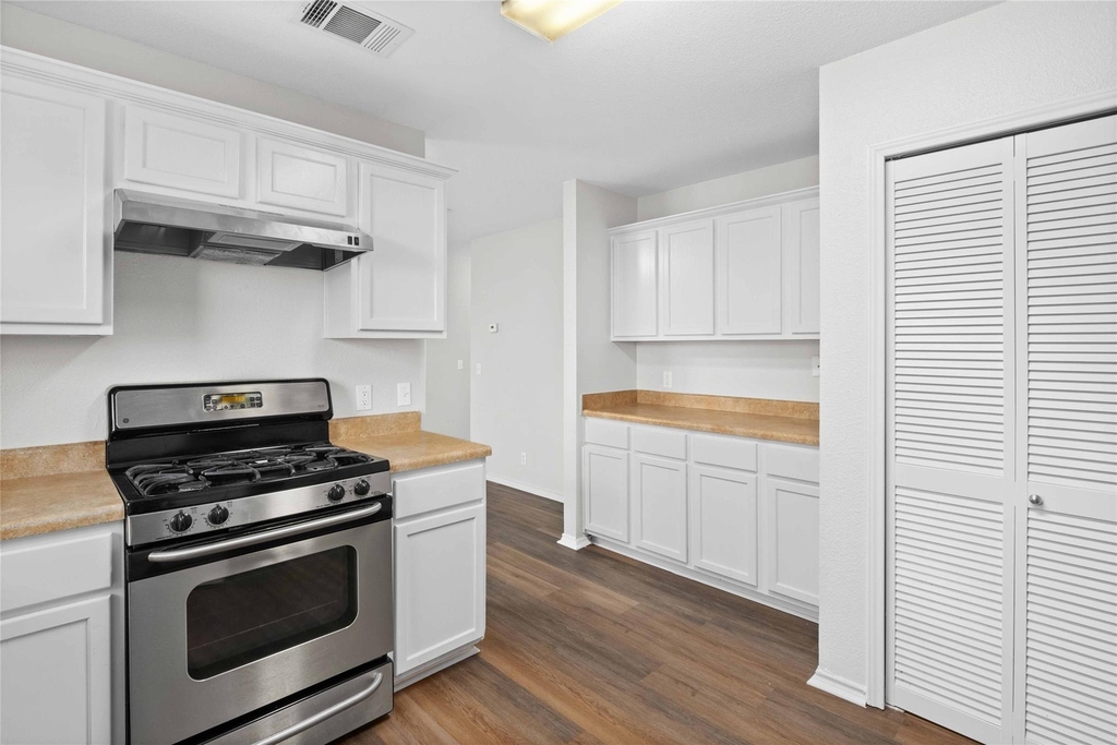 112 Ames Cv - Photo 8