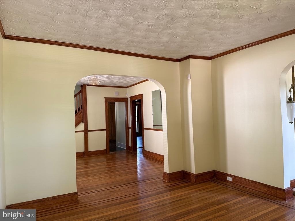 4007 Bateman Avenue - Photo 2
