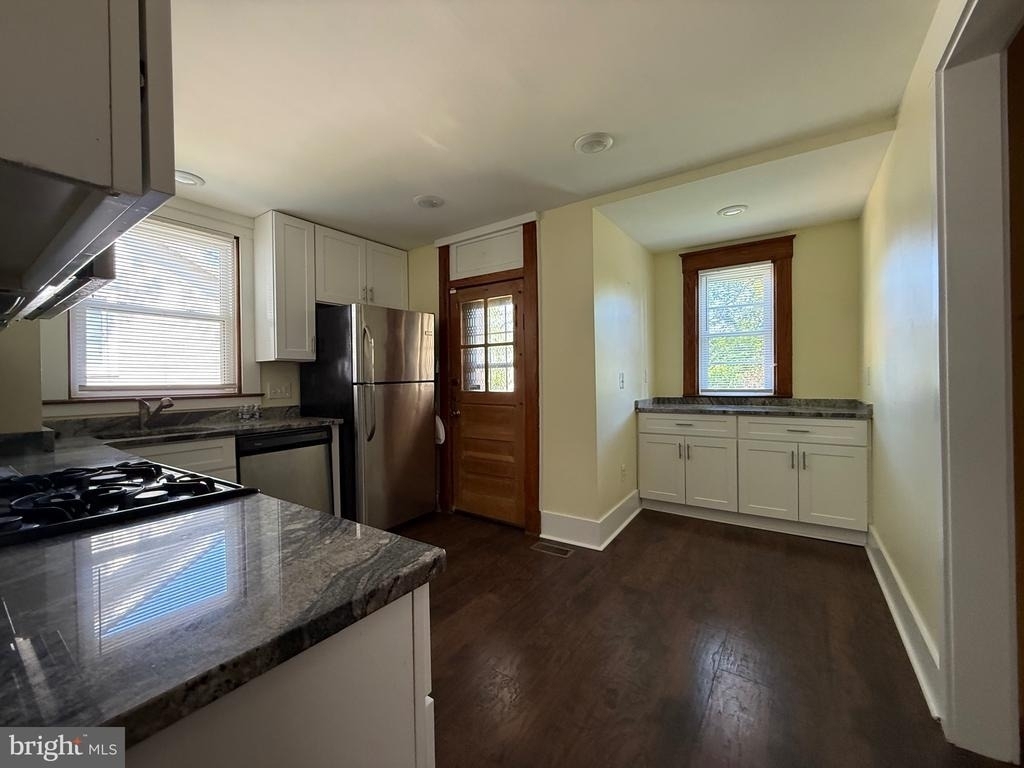 4007 Bateman Avenue - Photo 5