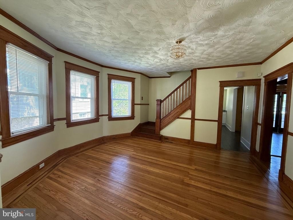 4007 Bateman Avenue - Photo 3