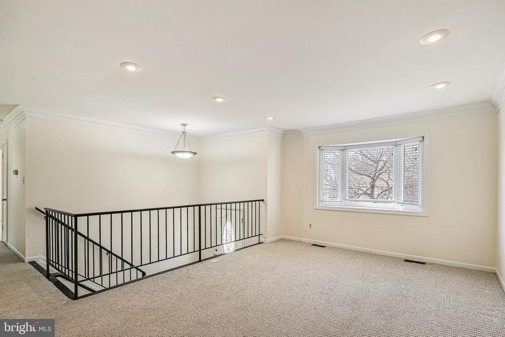 510 Retford Drive - Photo 2