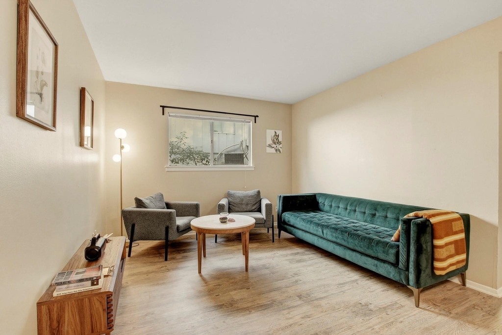 803 W 28th St - Photo 0