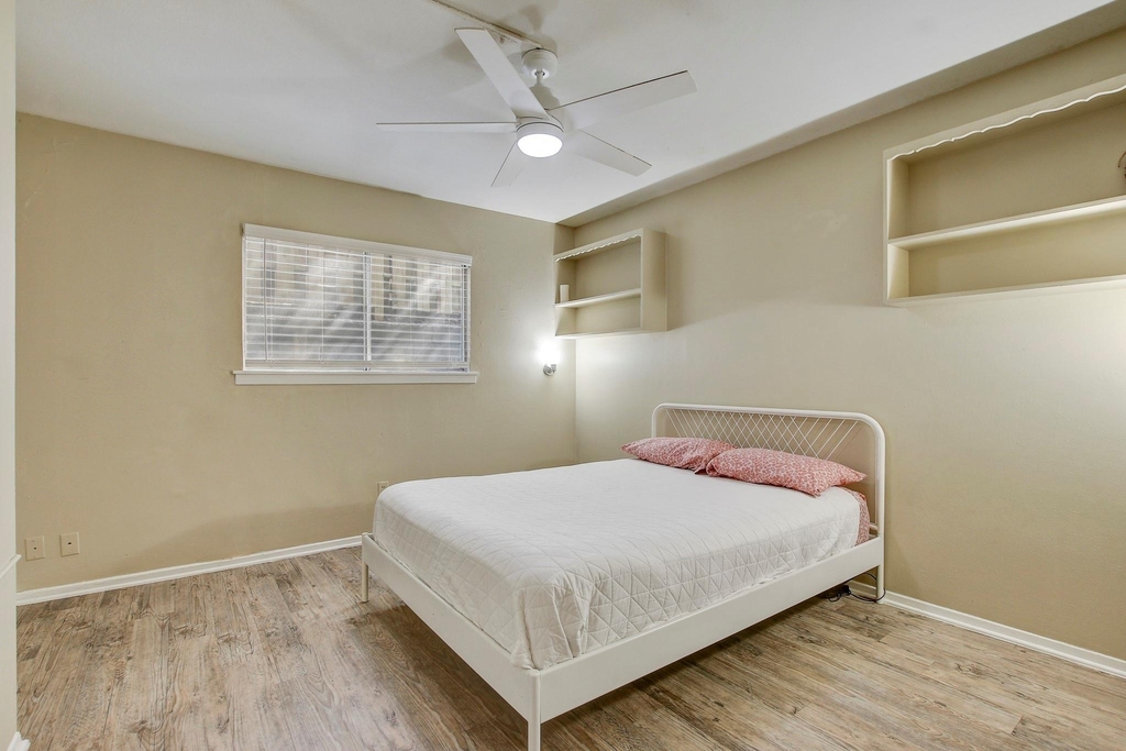 803 W 28th St - Photo 12