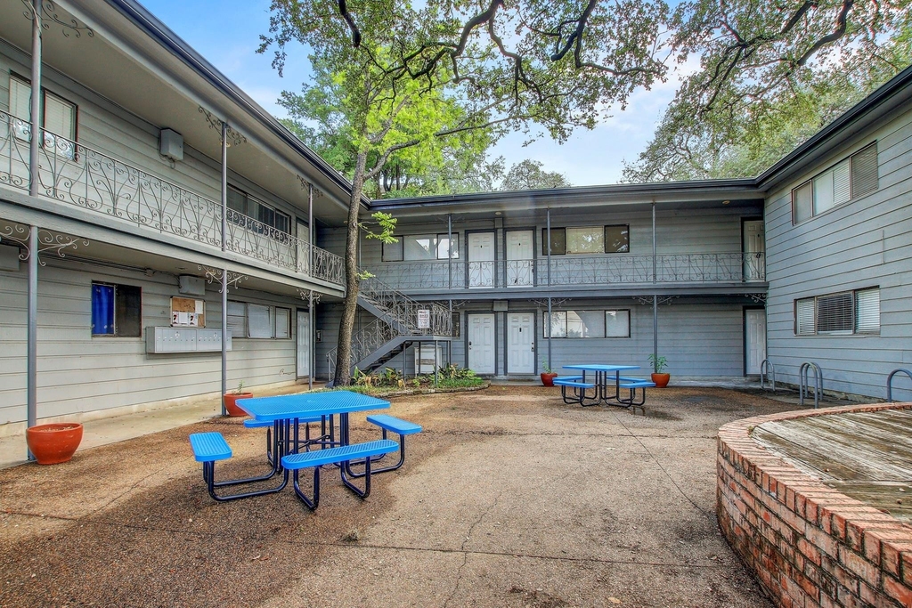 803 W 28th St - Photo 19
