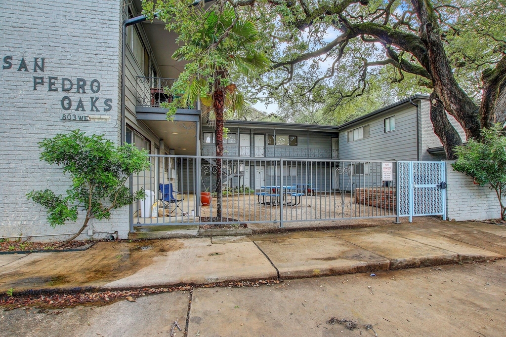 803 W 28th St - Photo 20