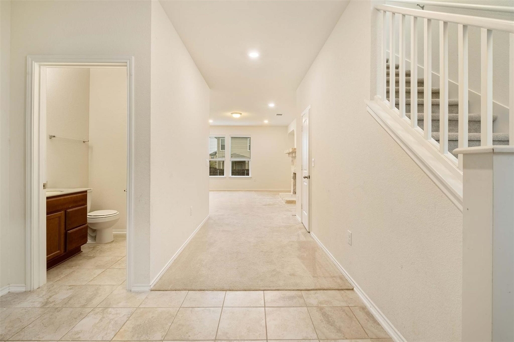 907 Solitude Dr - Photo 0