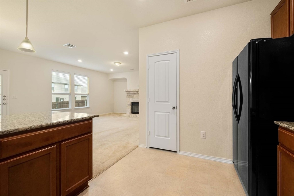 907 Solitude Dr - Photo 10
