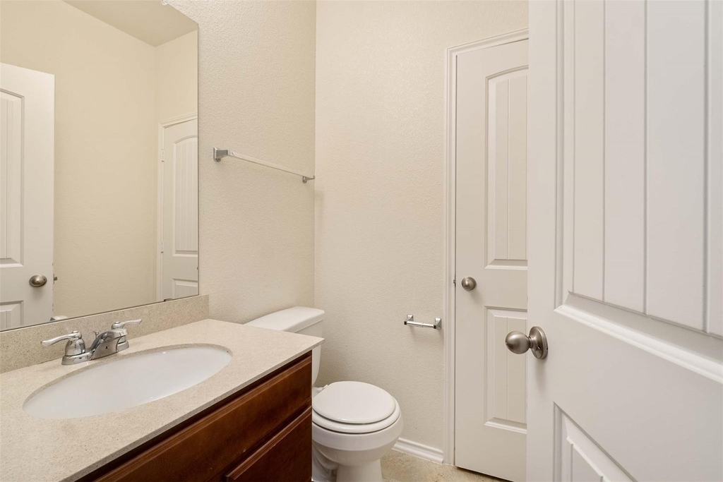 907 Solitude Dr - Photo 4