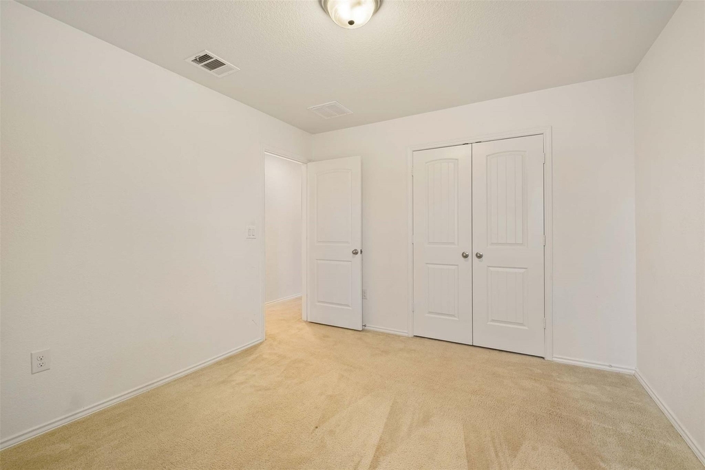 907 Solitude Dr - Photo 17