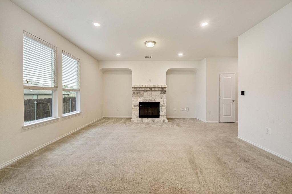 907 Solitude Dr - Photo 7