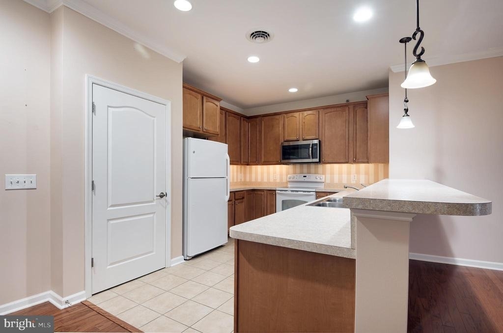 12001 Old Vine Boulevard - Photo 9