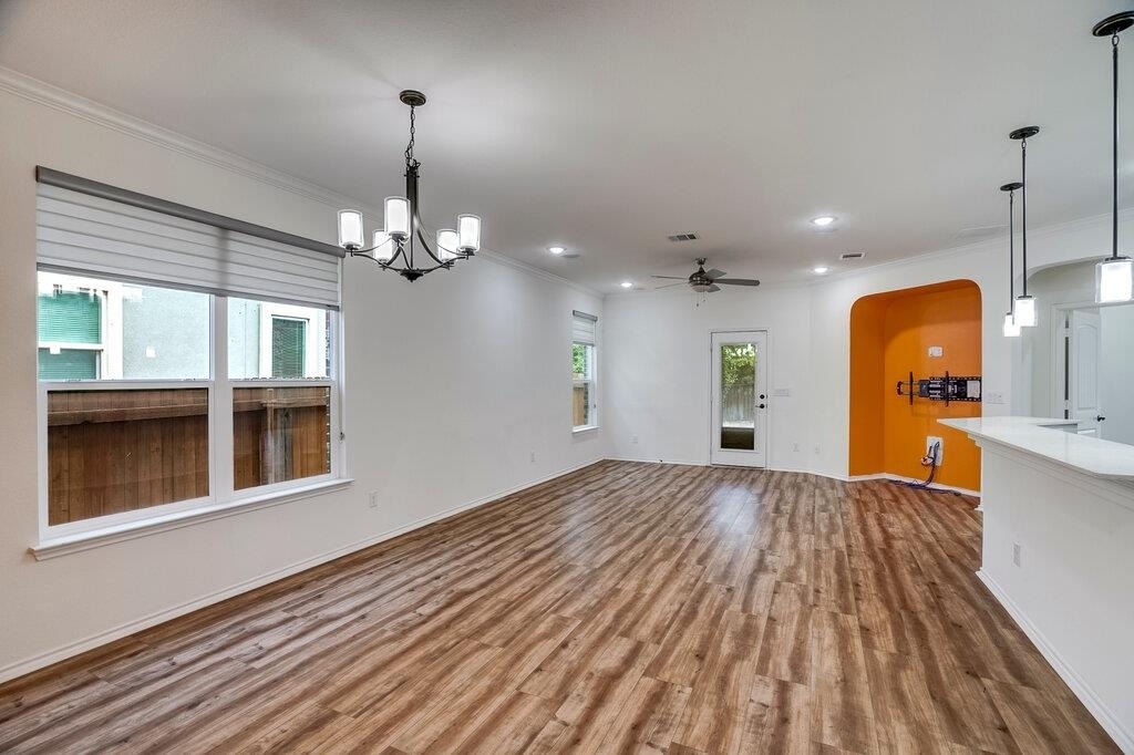 516 Ayinger Ln - Photo 2