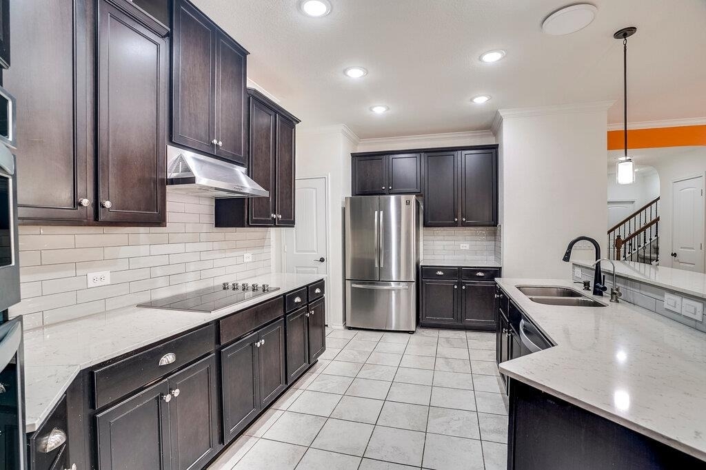 516 Ayinger Ln - Photo 6
