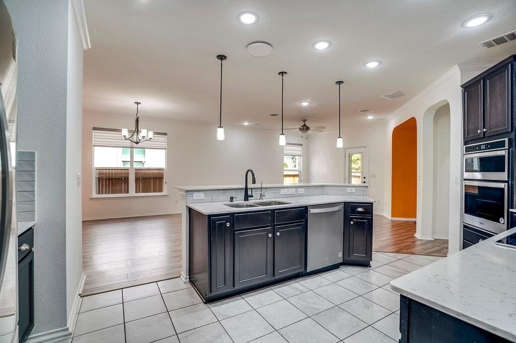516 Ayinger Ln - Photo 5