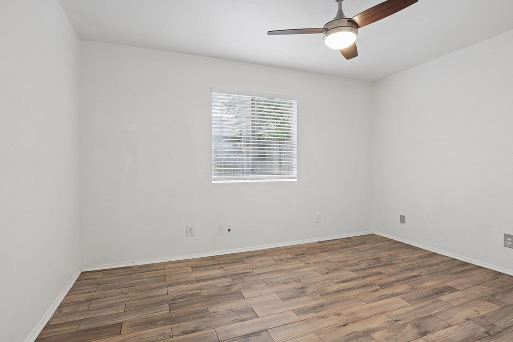 6803 Woodhue Dr - Photo 9