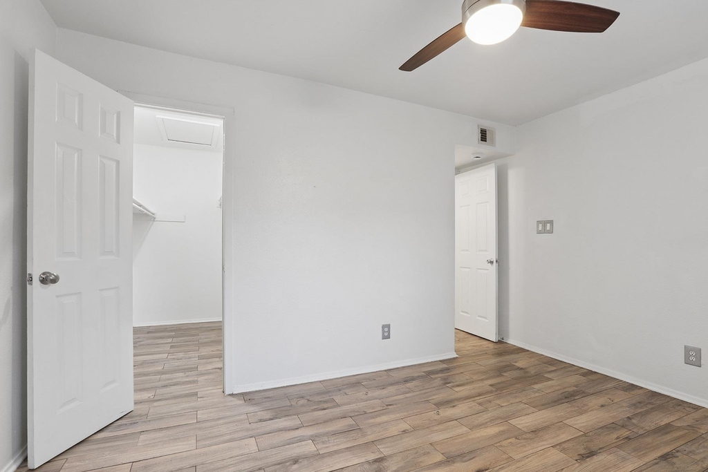 6803 Woodhue Dr - Photo 10