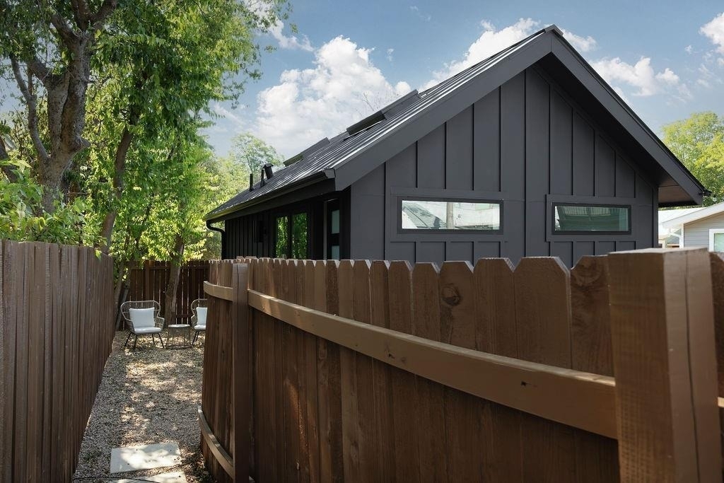 1210 Brentwood St - Photo 11