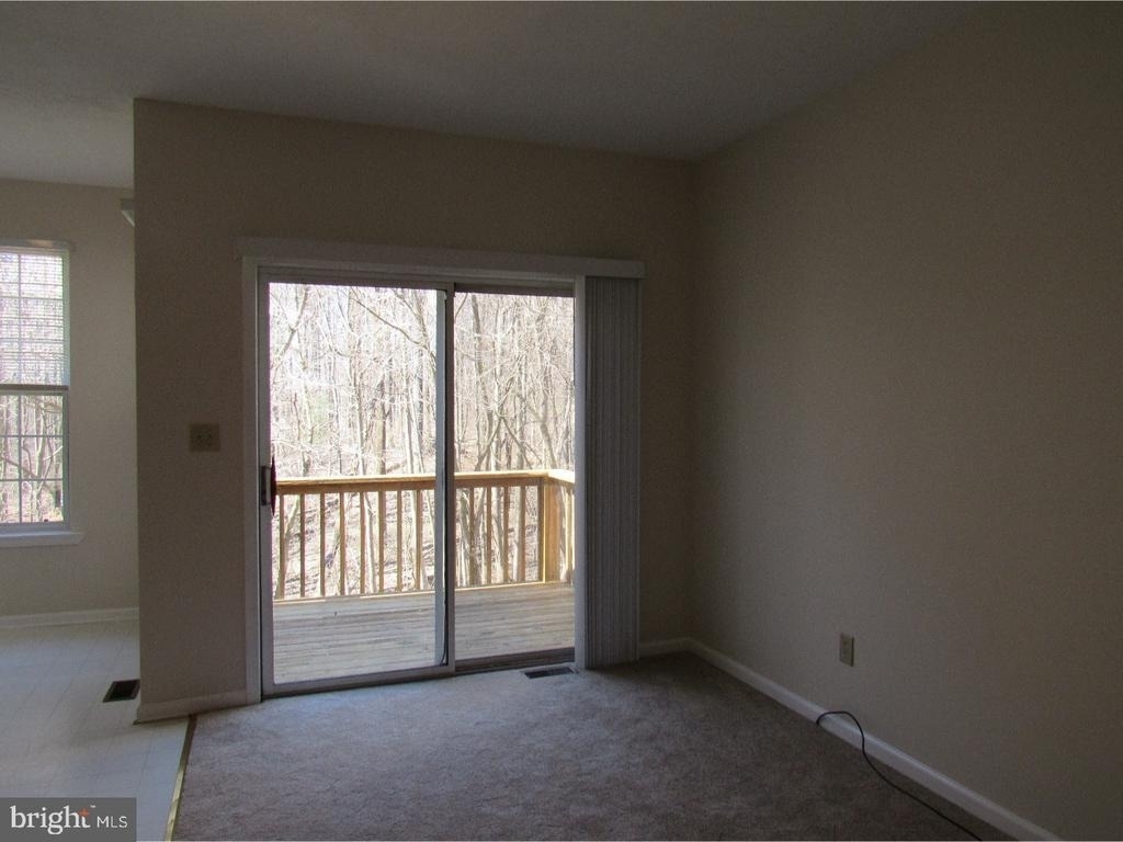 421 Woodstock Lane - Photo 3