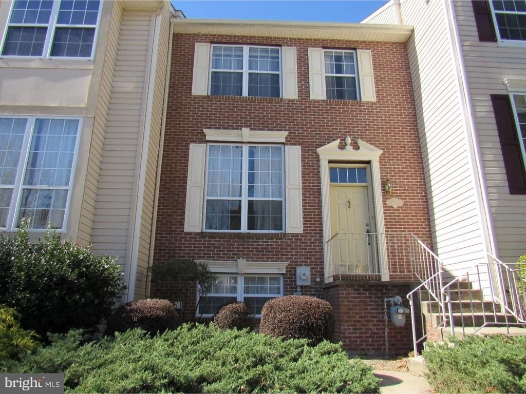 421 Woodstock Lane - Photo 0