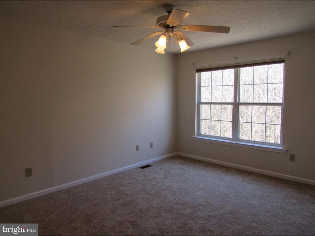 421 Woodstock Lane - Photo 15