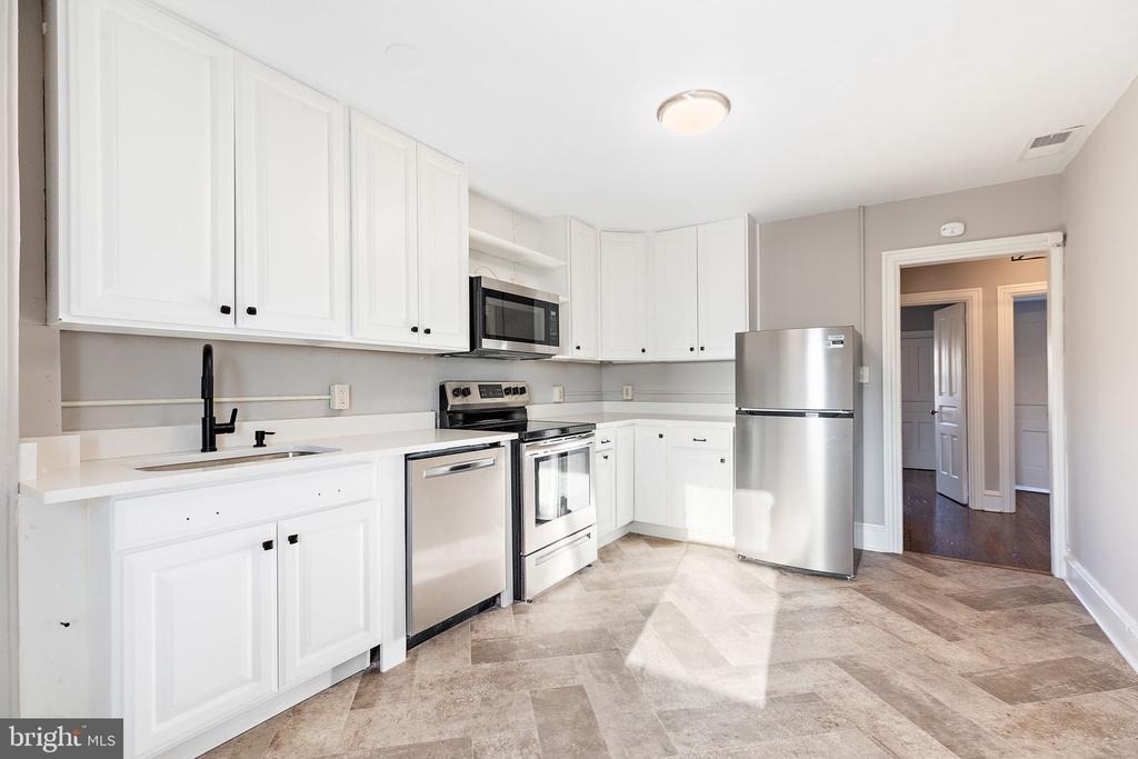 1614 N Broom Street - Photo 0