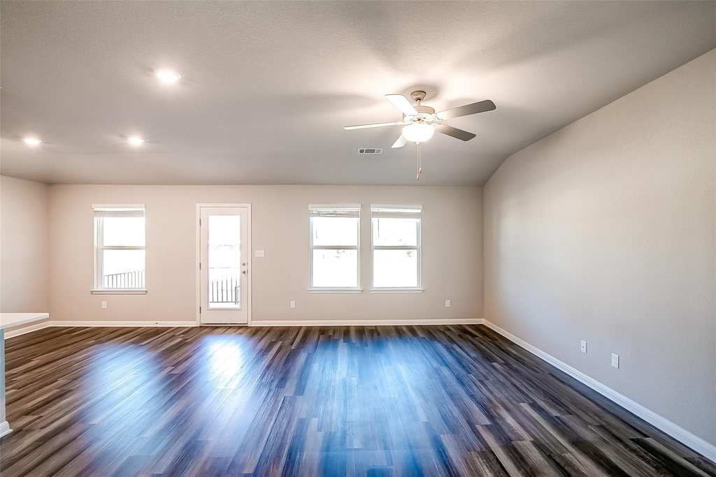 1601 Longhorn Ranch Dr - Photo 5