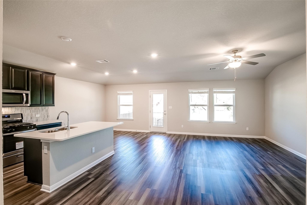 1601 Longhorn Ranch Dr - Photo 4