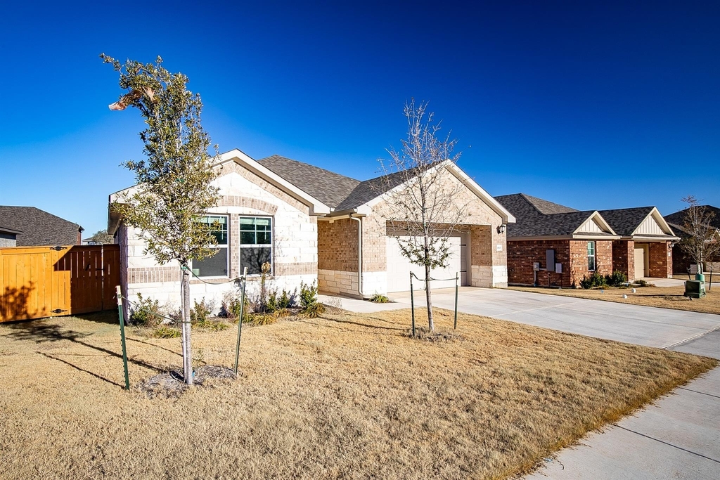 1601 Longhorn Ranch Dr - Photo 1