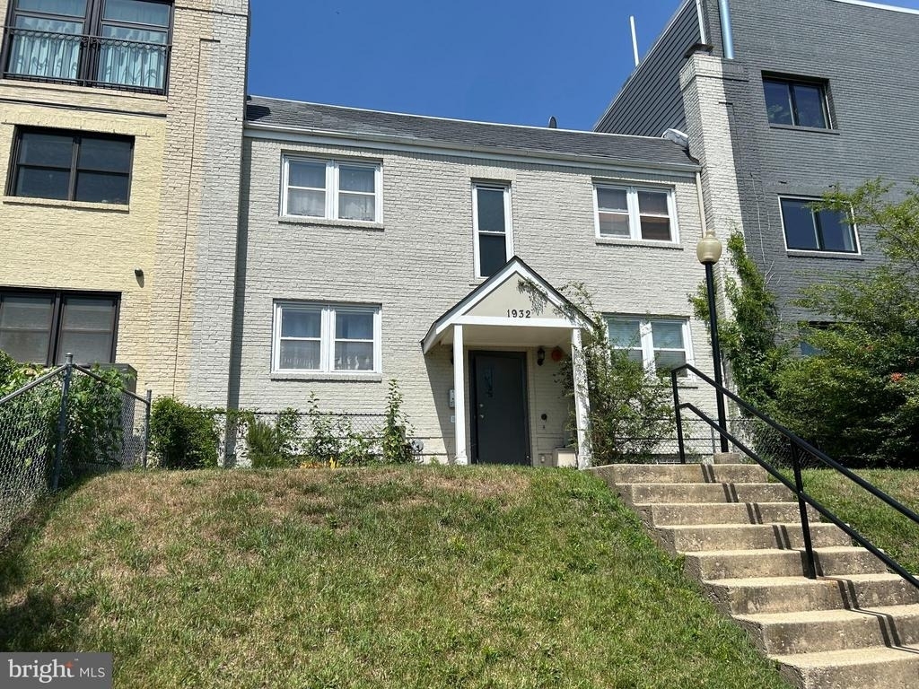 1932 3rd Street Ne - Photo 0