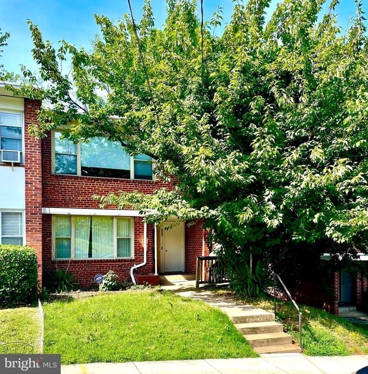 108 Varnum Street Ne - Photo 0