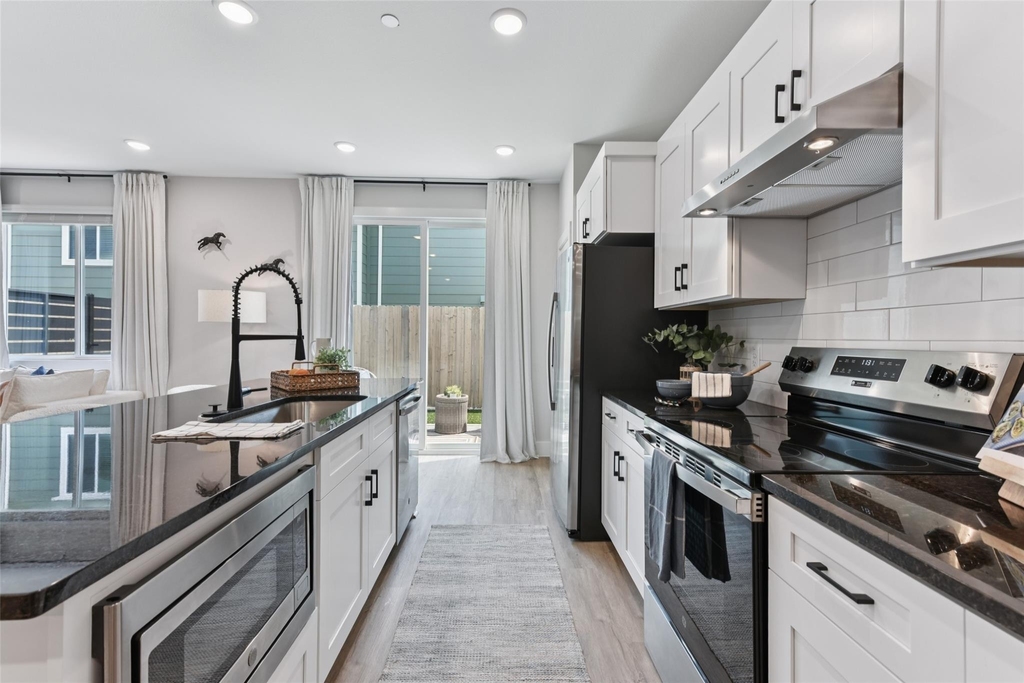 9304 Felix Sparke Dr - Photo 6