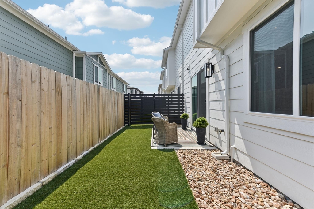 9304 Felix Sparke Dr - Photo 33