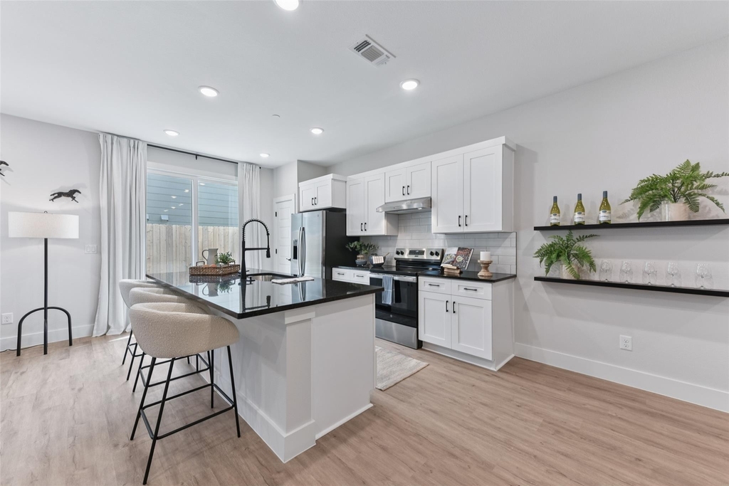 9304 Felix Sparke Dr - Photo 5