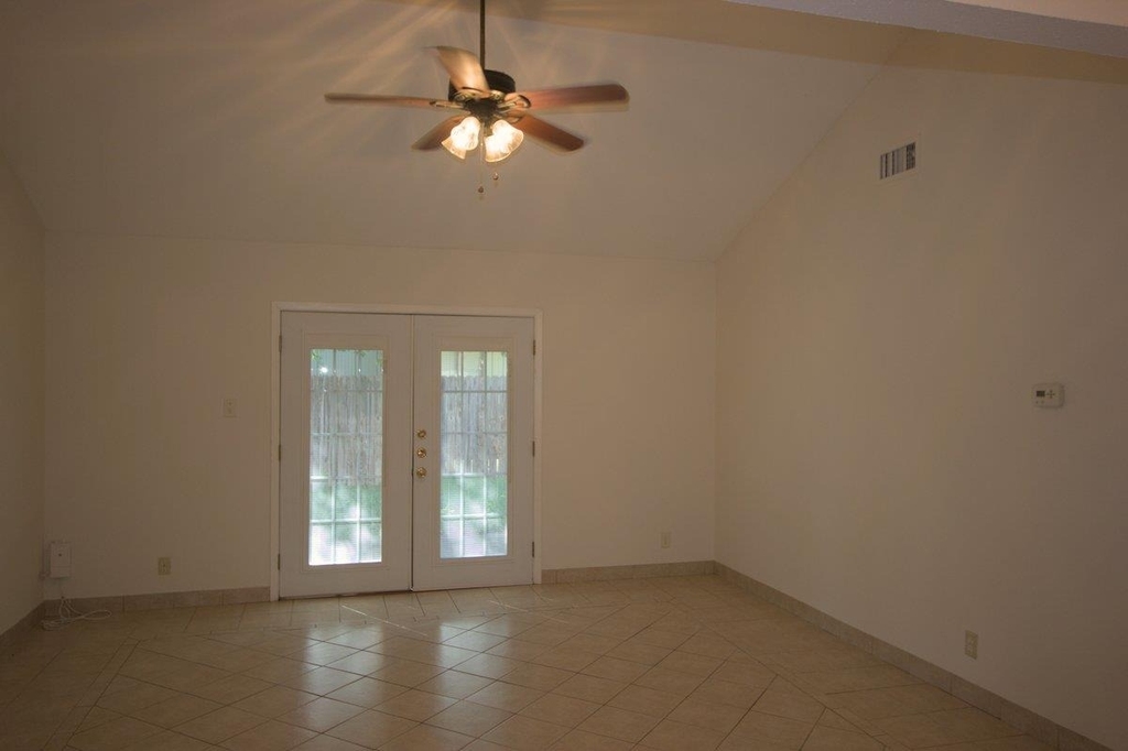 5204 Village Trl - Photo 4