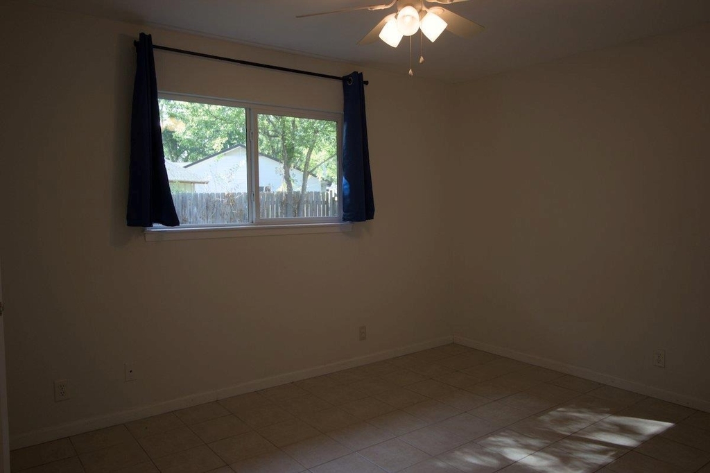 5204 Village Trl - Photo 5