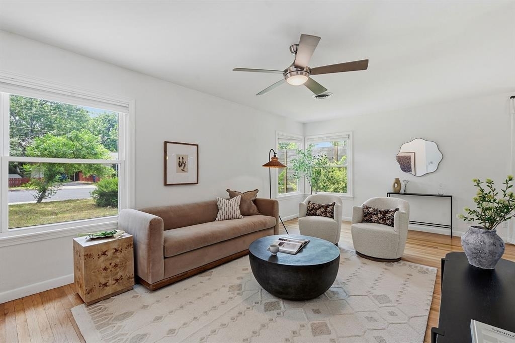900 Stark St - Photo 3