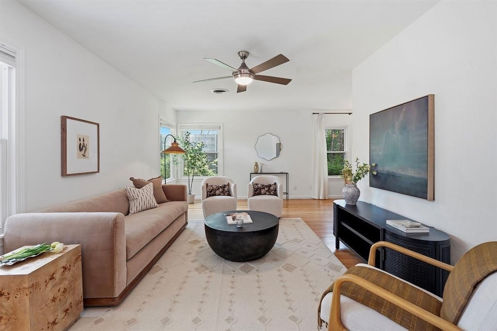 900 Stark St - Photo 1