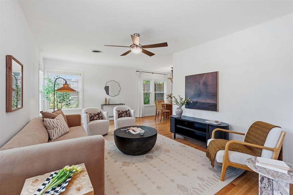 900 Stark St - Photo 2