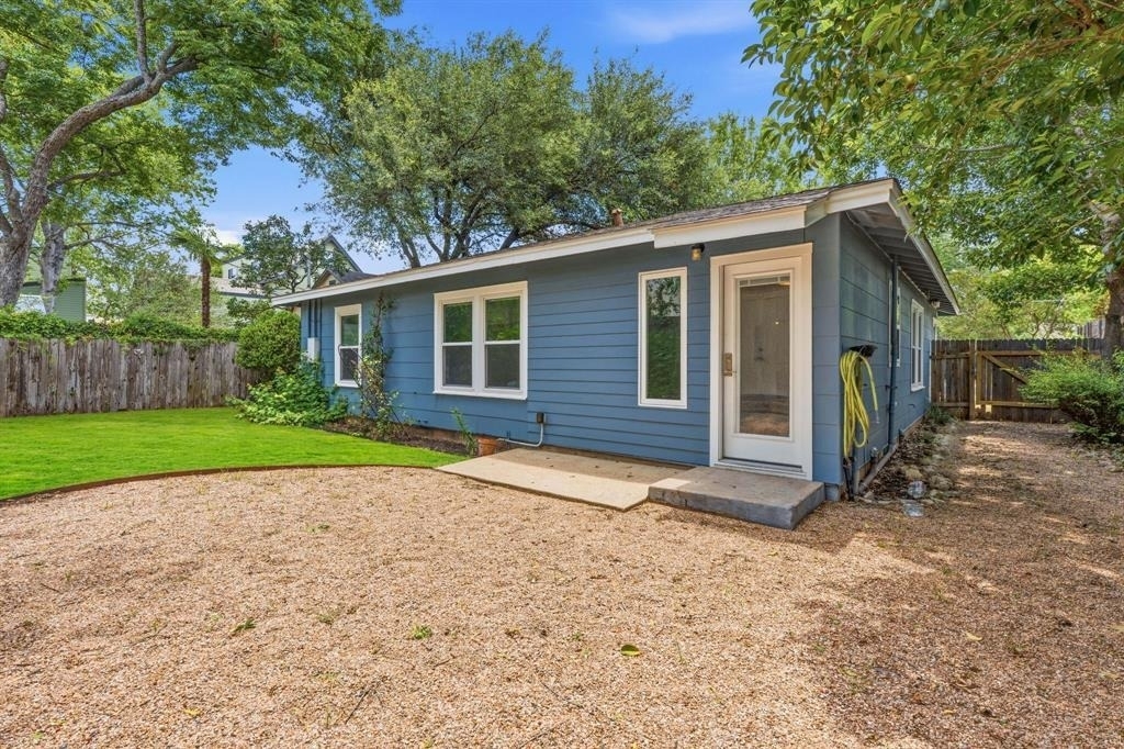 900 Stark St - Photo 24