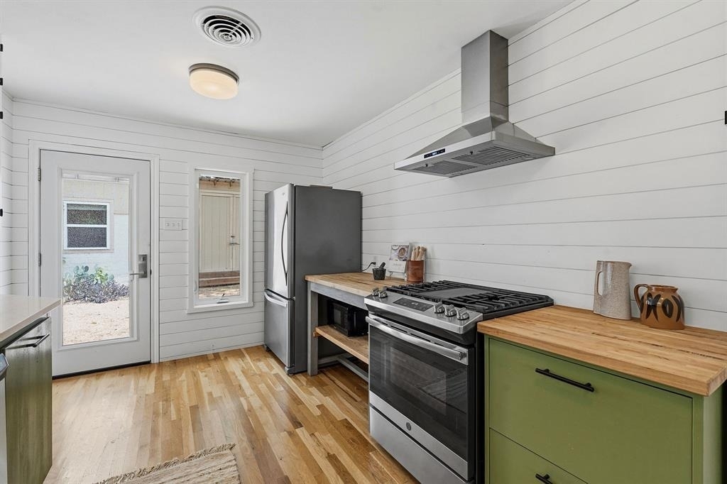 900 Stark St - Photo 6