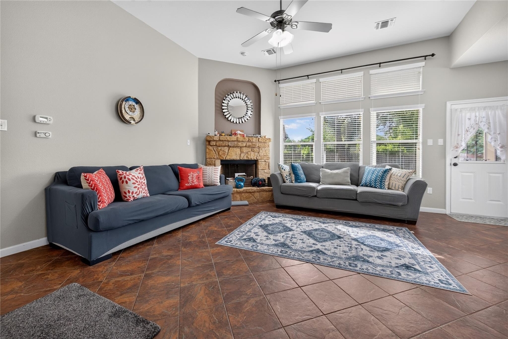 112 Latitude Ln - Photo 4