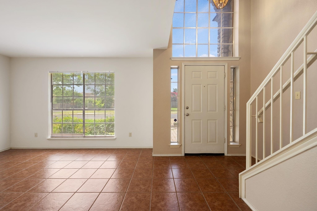 1901 Lobelia Dr - Photo 7