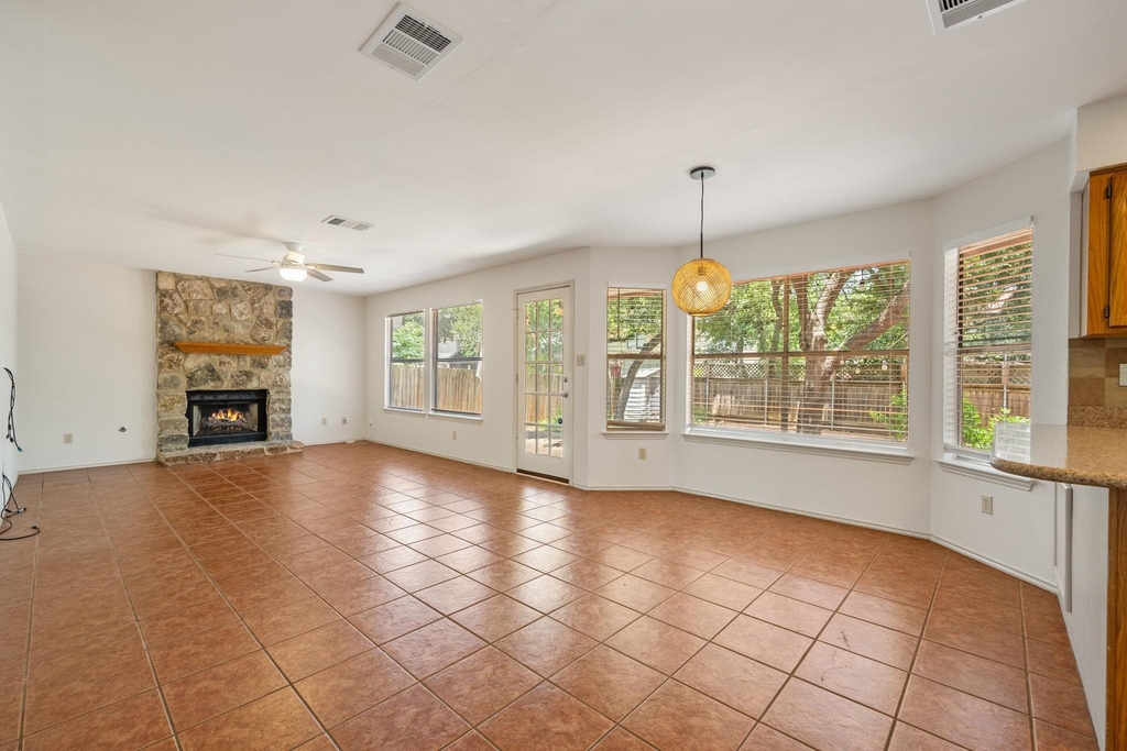 1901 Lobelia Dr - Photo 10