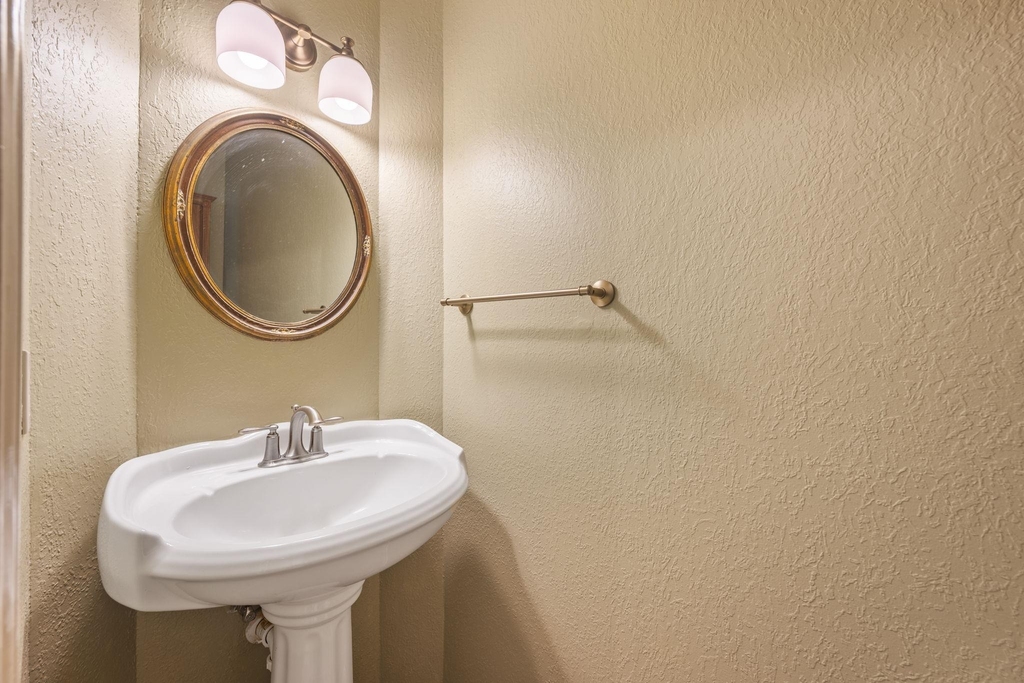 1901 Lobelia Dr - Photo 16