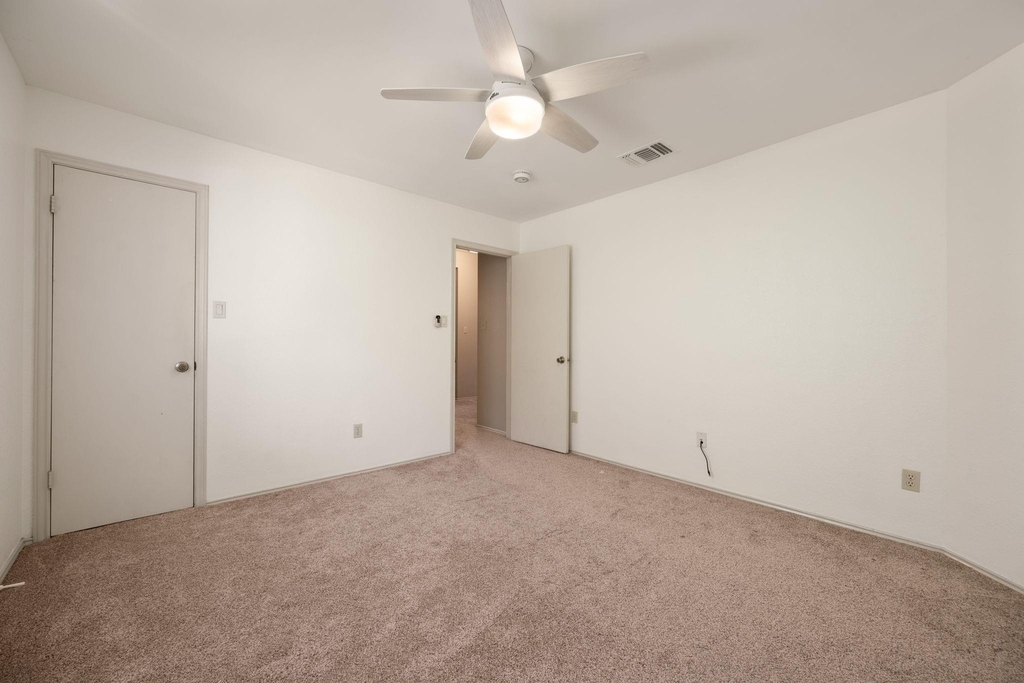 1901 Lobelia Dr - Photo 25