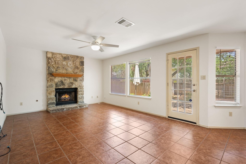 1901 Lobelia Dr - Photo 9