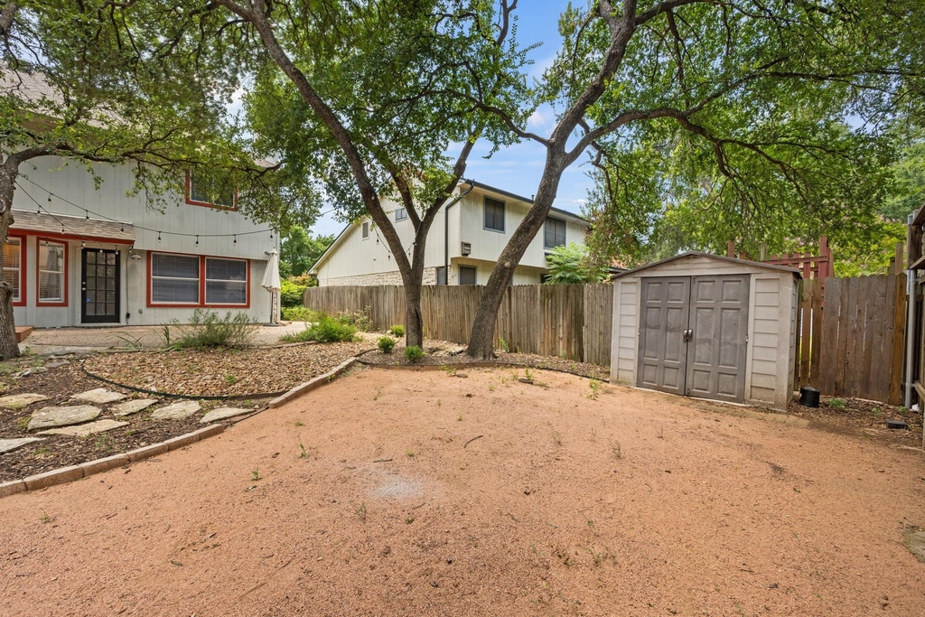 1901 Lobelia Dr - Photo 32
